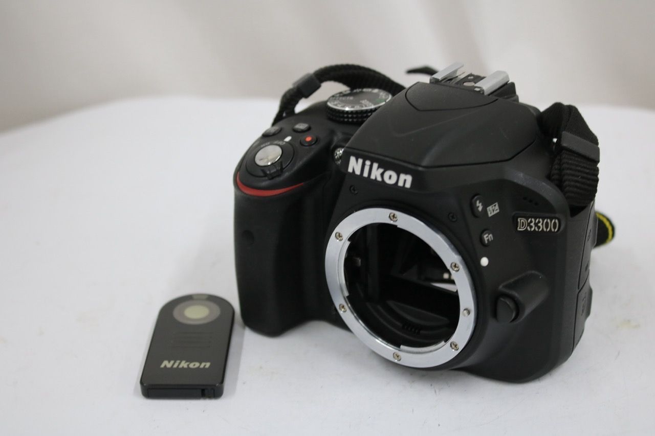 【返品保証】 【シャッター2203回】ニコン Nikon D3300 デジタル一眼 ボディ e12126