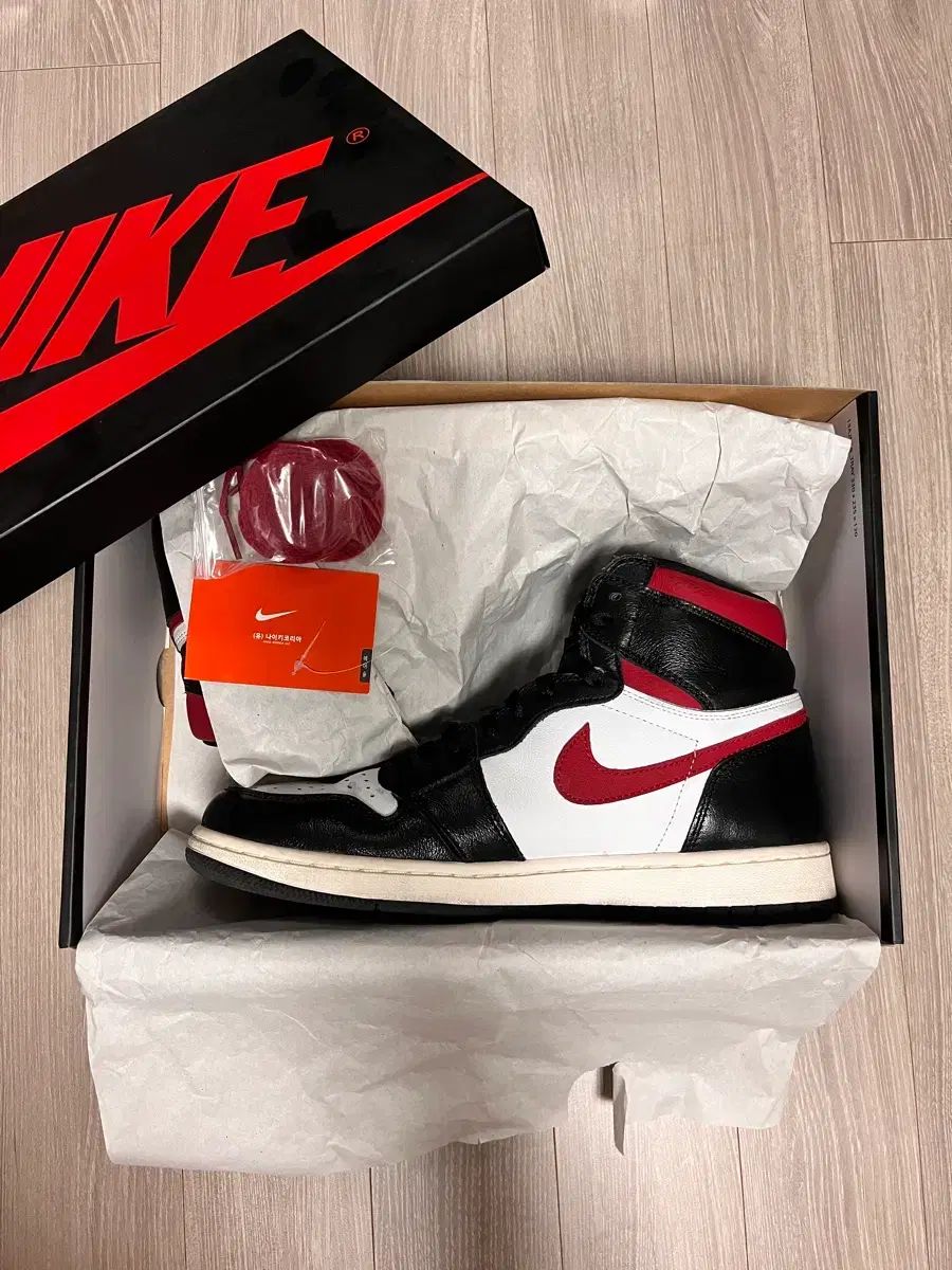 285 NIKE ジョーダン1 ハイ OG ジムレッド