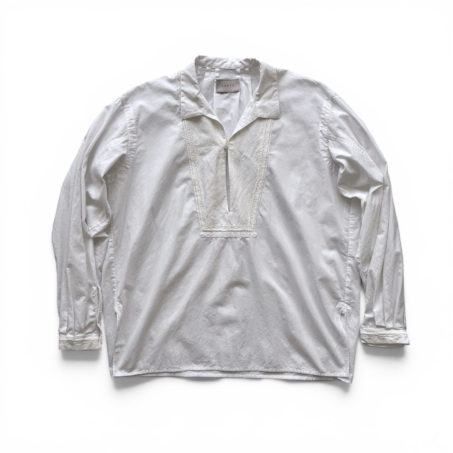 SARTO サルト TUCKED SLEEVE EMBROIDERY BLOUSE スキッパープルオーバーシャツ