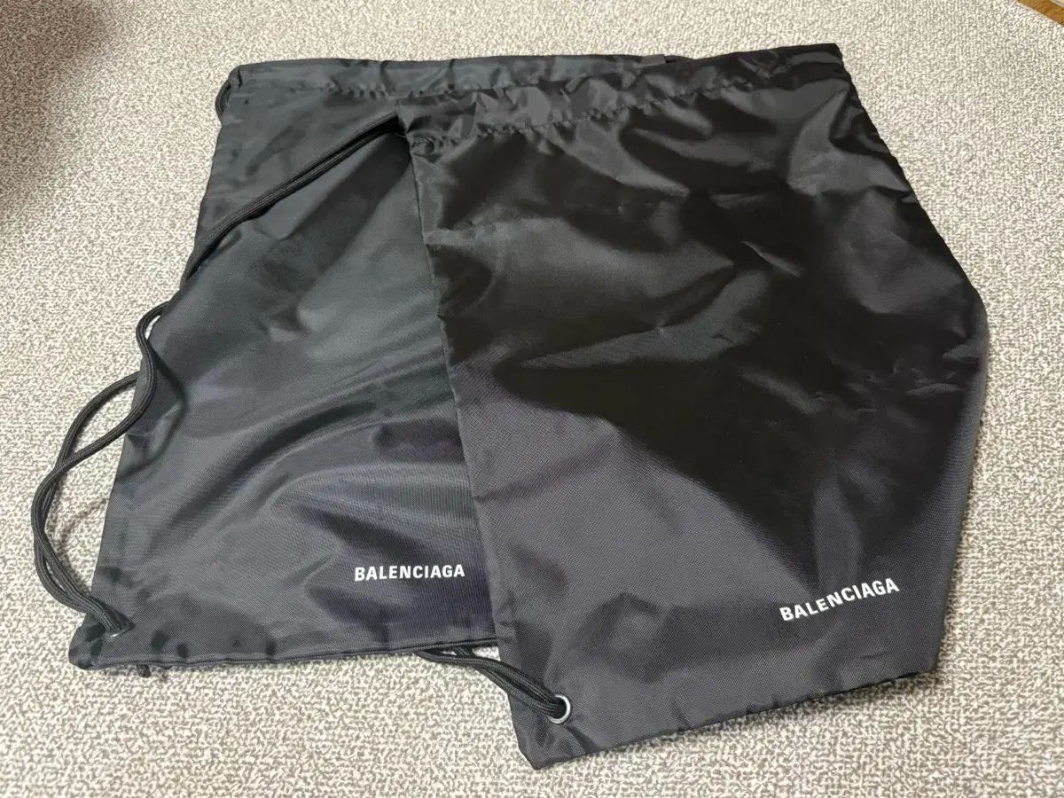 バレンシアガ ダストバッグ シュージュニア バッグ ブラック