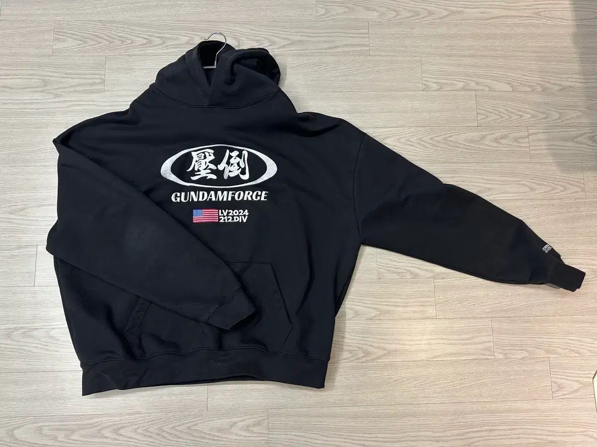 L 圧倒 WHO フードTシャツ
