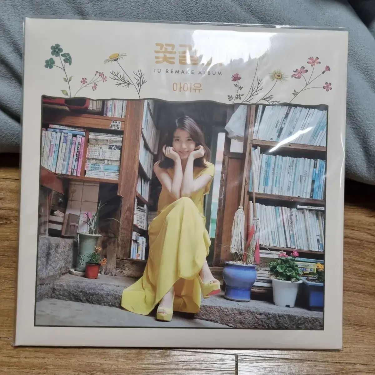IU(アイユ) 花しおり LP