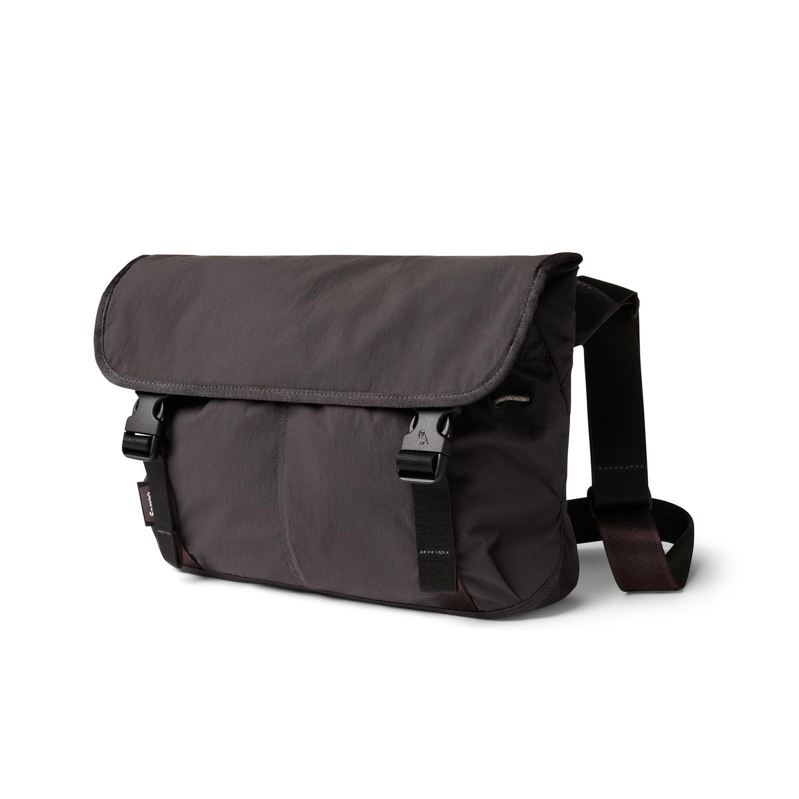新品 [Bellroy] Cinch Messenger 容量12L 軽量ショルダーバッグ メッセンジャーバッグ 耐水性のあるファブリック使用 収納しやすい構造 - Charcoal