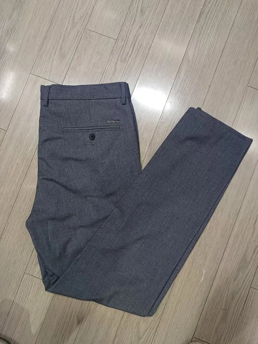 バーバリー メンズ スーツ ズボン グレー 34/105 の商品写真