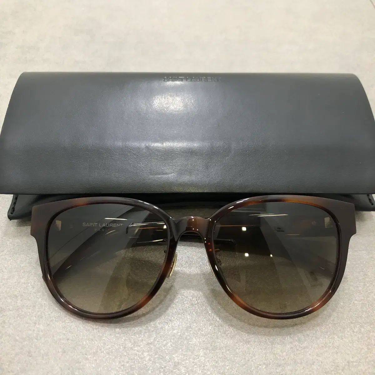 サンローラン YSL イヴ・サンローラン イタリア製 サングラス