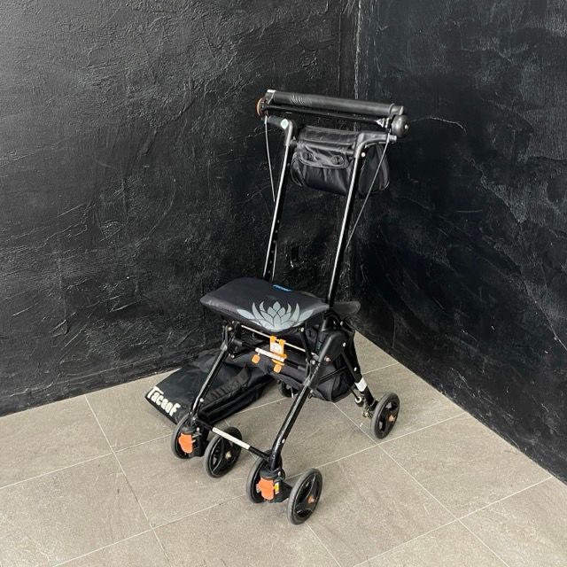TacaoF シルバーカー 【中古】手押し車 折り畳み 座れる 持ち運べる コンパクトタイプ テイコブ 幸和製作所/516880