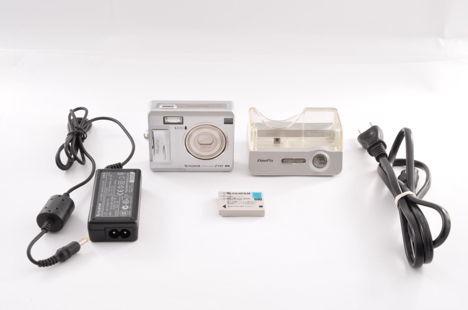 カメラ FUJIFILM FinePix F440 DIGITAL Camera シルバー デジカメ