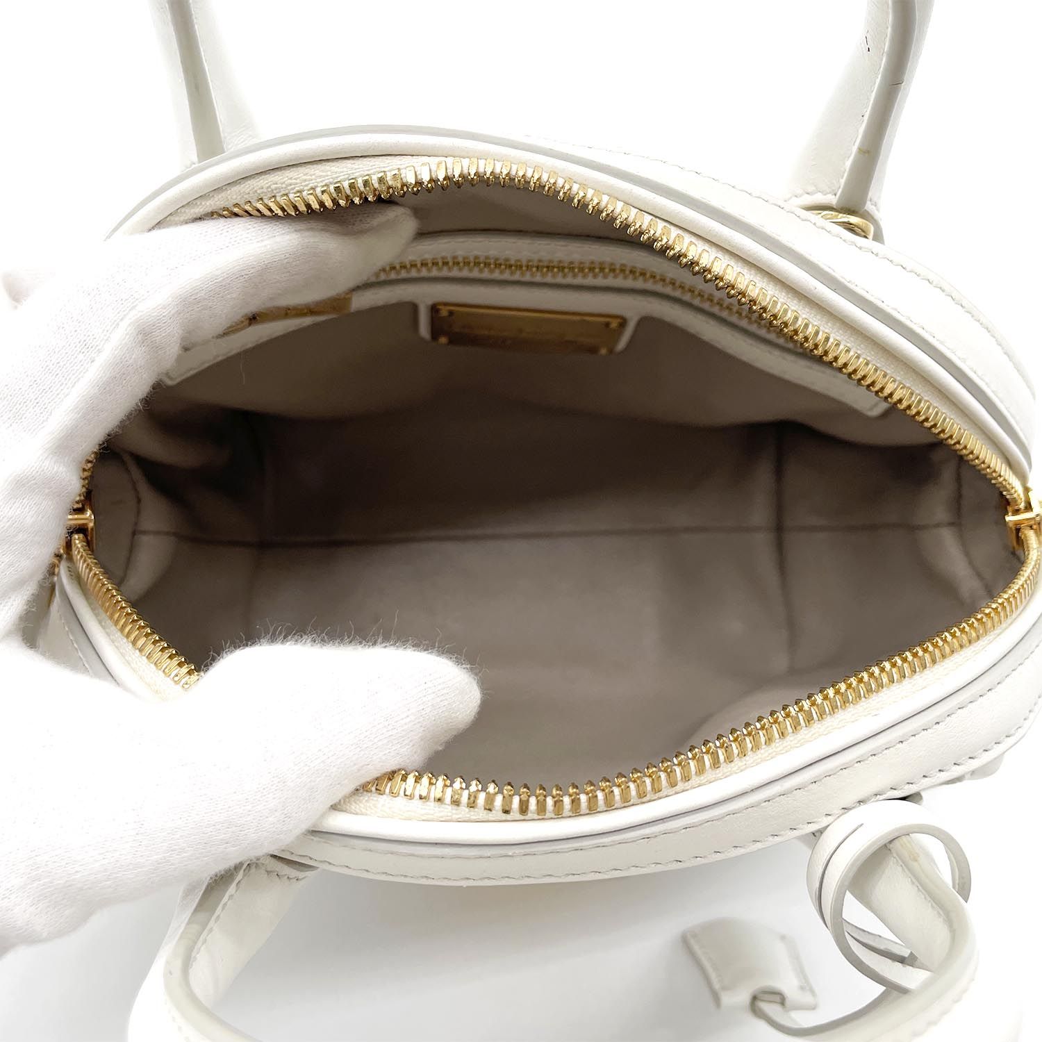 Salvatore Ferragamo サルヴァトーレフェラガモ フィアンマ パンチング 