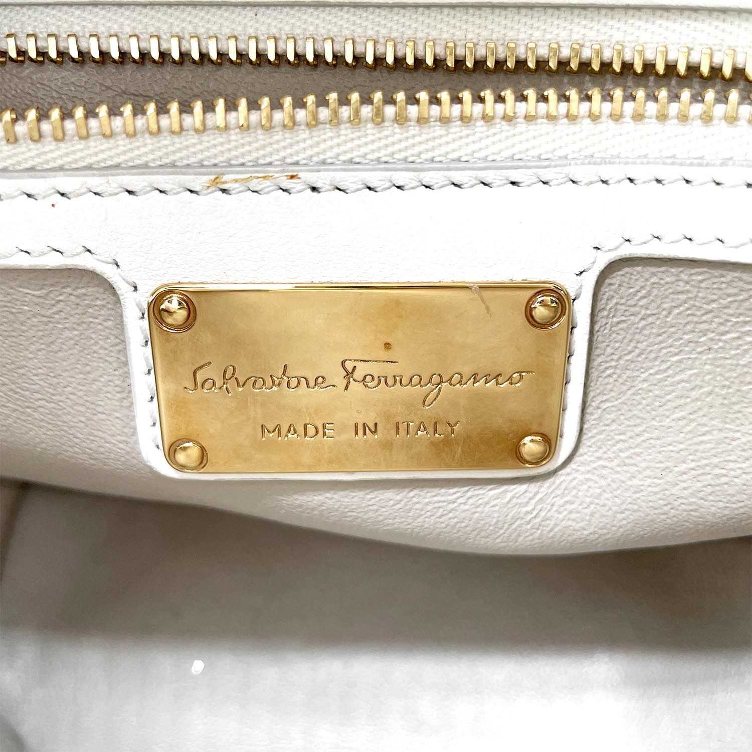 Salvatore Ferragamo サルヴァトーレフェラガモ フィアンマ パンチング 