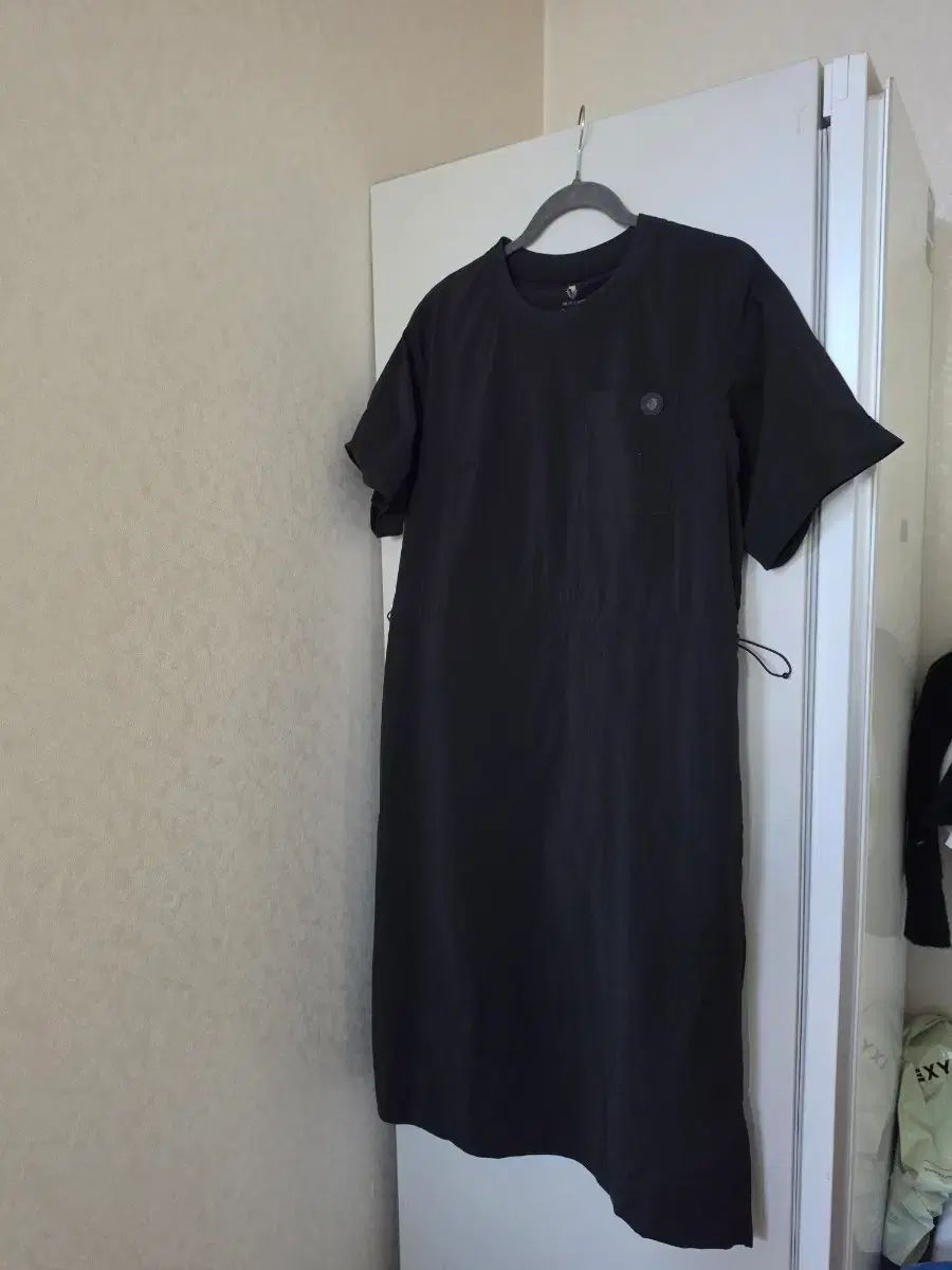 ブラックヤク シャカシャカ素材 ロング丈ワンピース