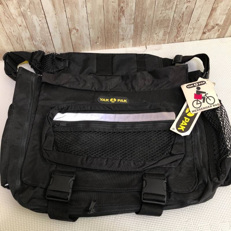 タ　YAK PAK（ヤックパック）　大容量メッセンジャーバッグ　ブラック　【未使用・タグ付き】