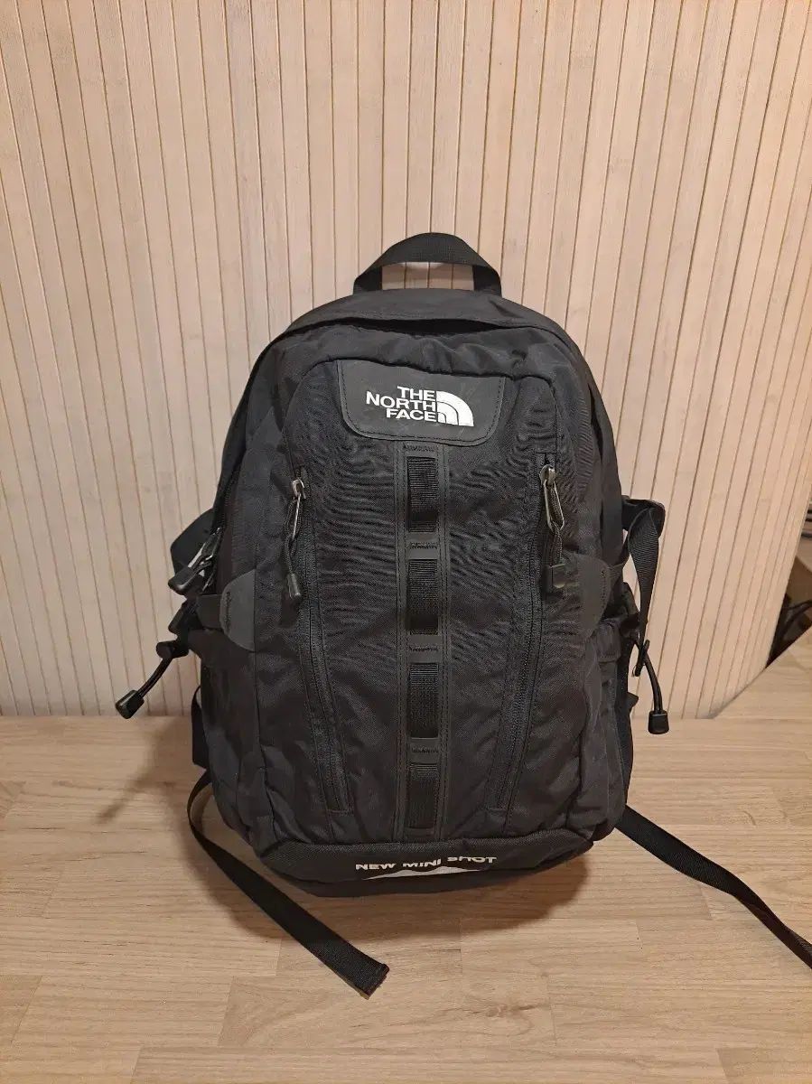 THE NORTH FACE ザノースフェイス ニュー ミニ ショット ブラック バックパック 15 リットル
