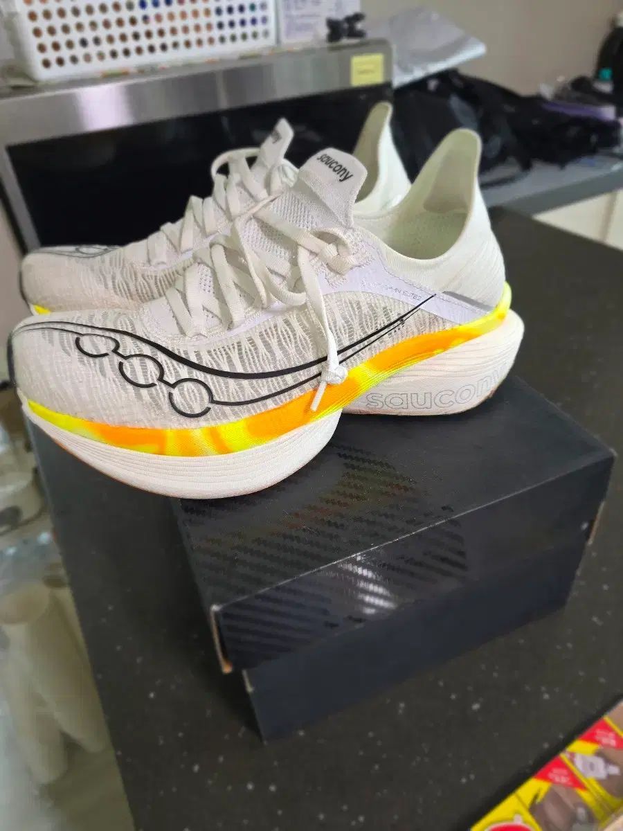 Saucony サッカニー エンドルフィン エリート2 出品