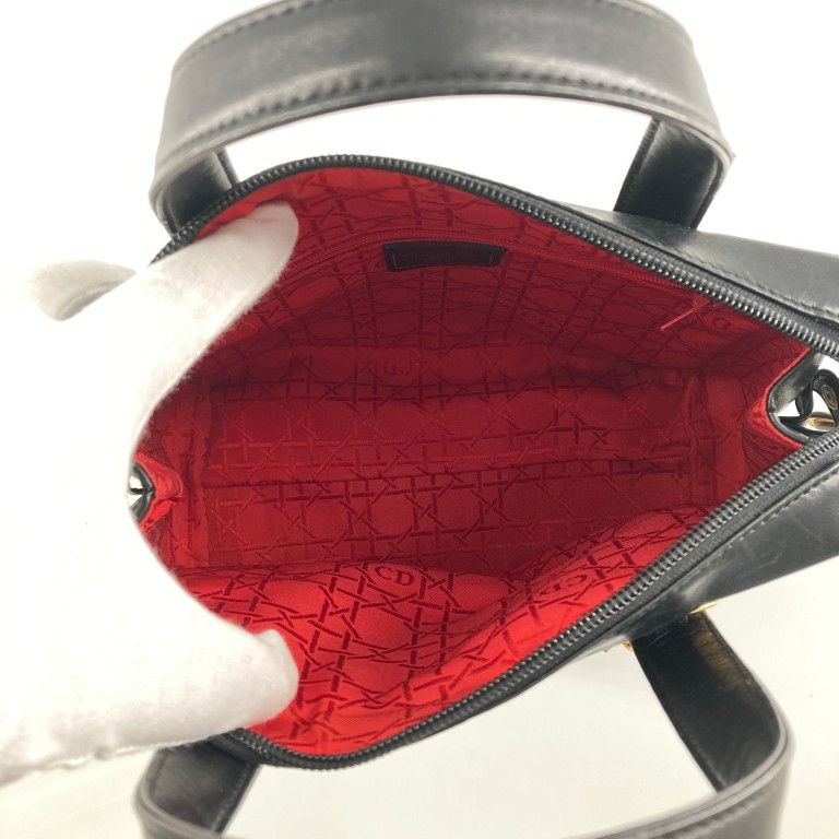 Christian Dior（クリスチャンディオール） ロゴ チャーム レザー