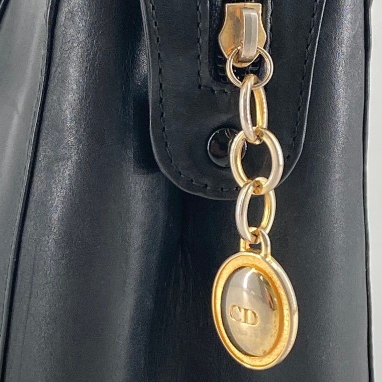 Christian Dior（クリスチャンディオール） ロゴ チャーム レザー