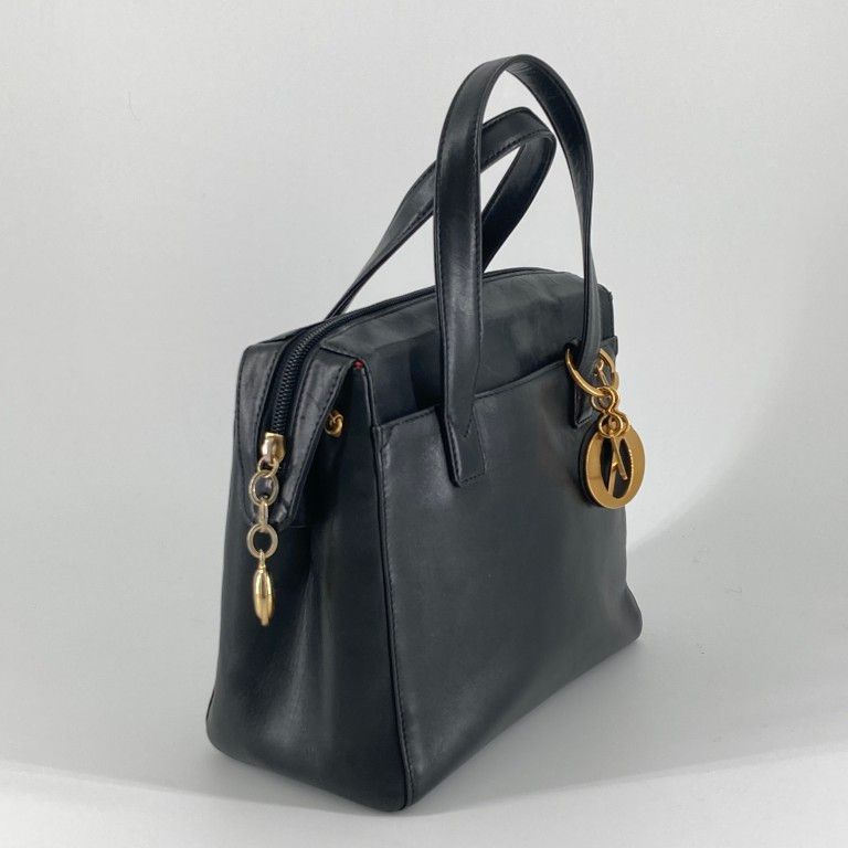 Christian Dior（クリスチャンディオール） ロゴ チャーム レザー