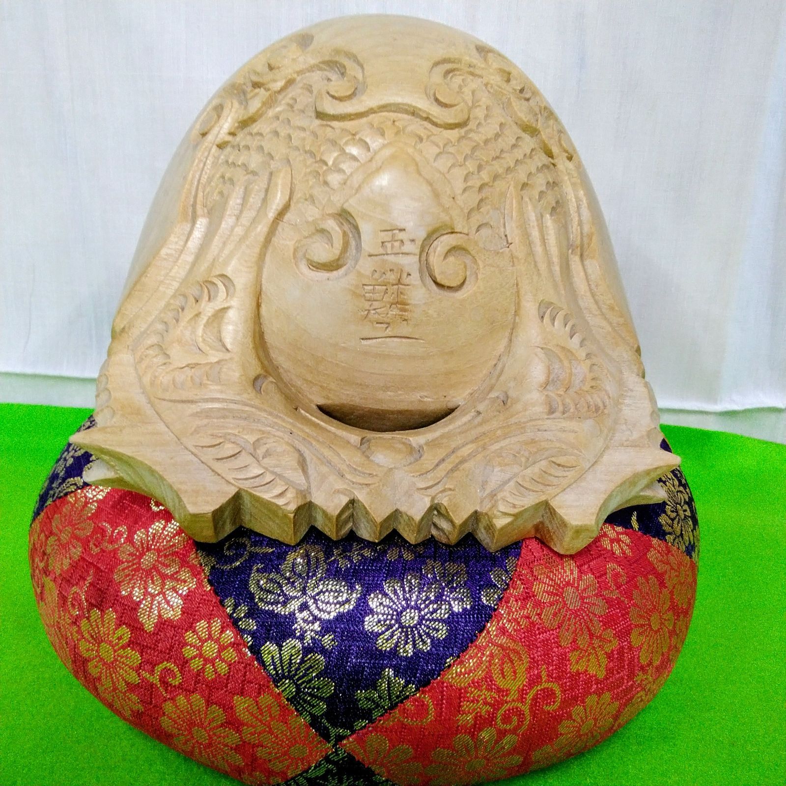 仏具日本 尾張 玉鱗工 上彫刻5寸木魚 音にこだわった木魚です。中高音 