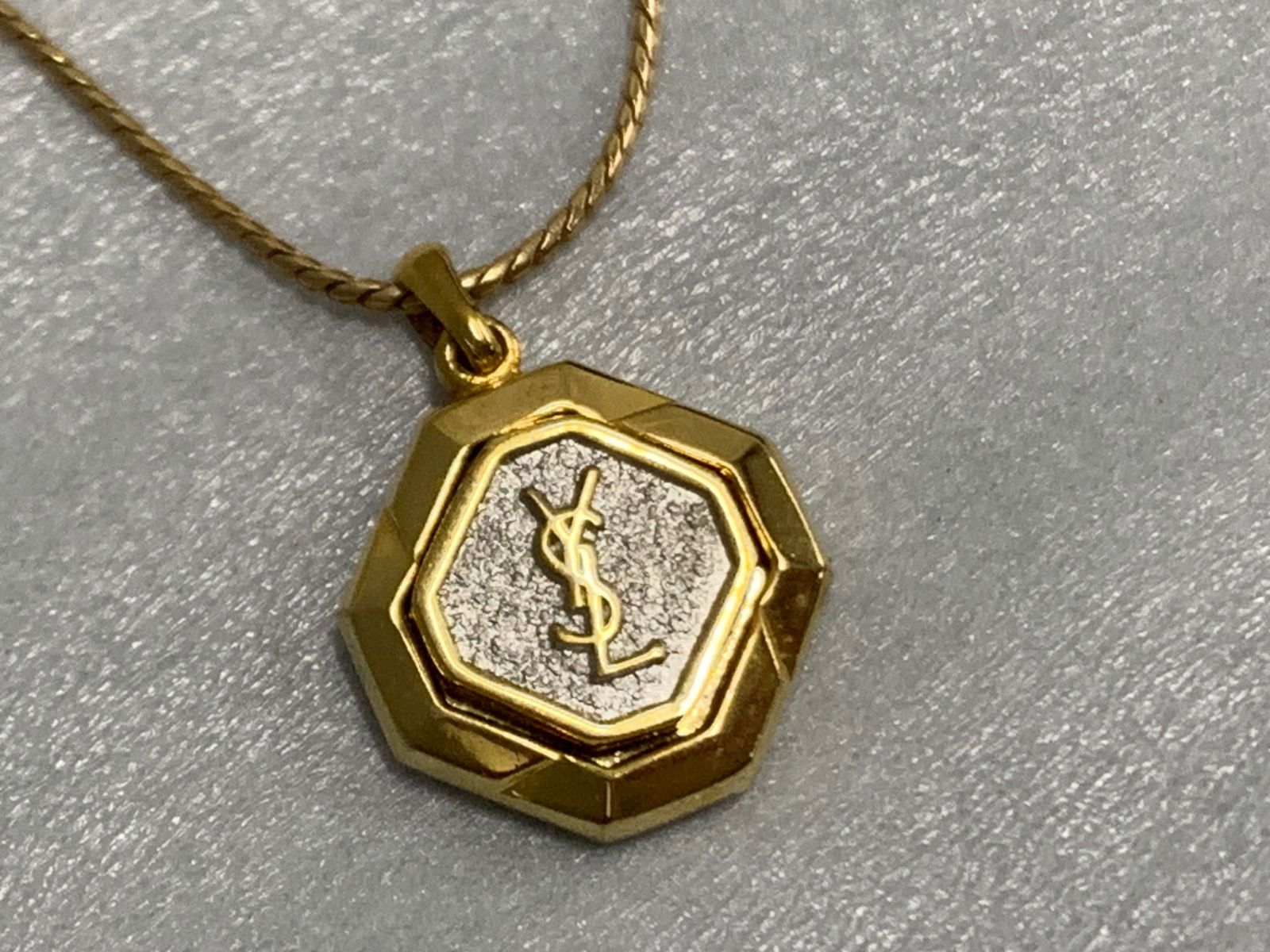 イヴサンローラン ネックレス プレートロゴ YSLロゴ ゴールド×シルバー 