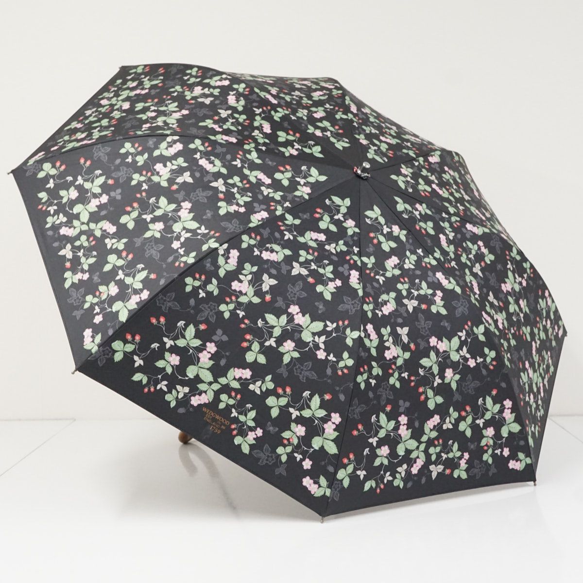 折りたたみ日傘 WEDGWOOD ウェッジウッド USED品 晴雨兼用 ブラック イチゴ フラワー 遮光 UV 撥水 50cm F9633