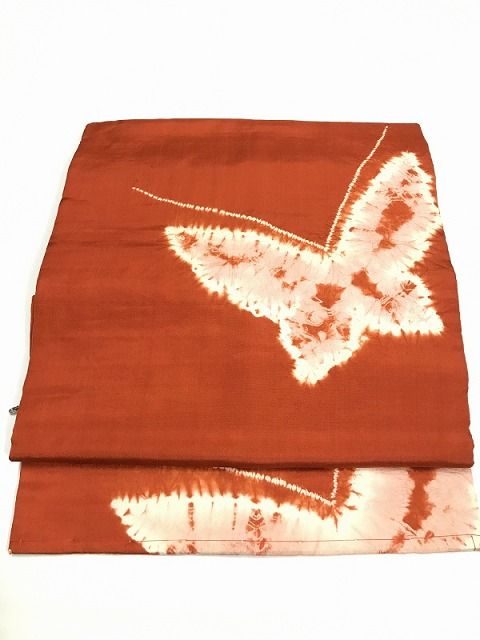 【中古】名古屋帯 正絹 赤茶地に蝶模様 アンティーク