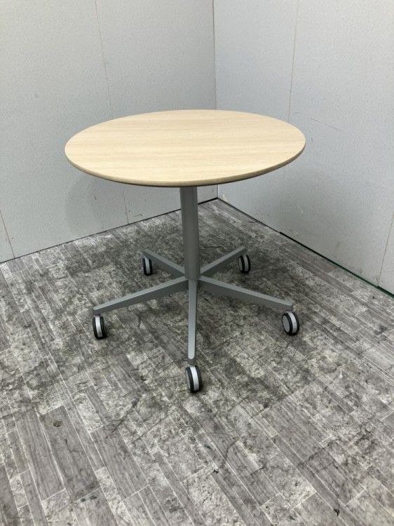 【中古品】オカムラ 手動昇降式750丸テーブル MS74DB MK87 ナチュラル