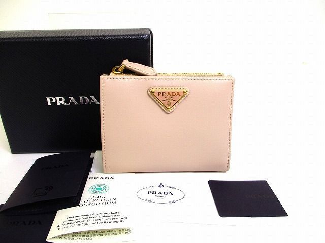 プラダ PRADA サフィアーノ トライアングル シティ カーフレザー 2つ折り 財布 コンパクト財布 コンパクトウォレット メンズ レディース 【未使用保管品】 53,460円
