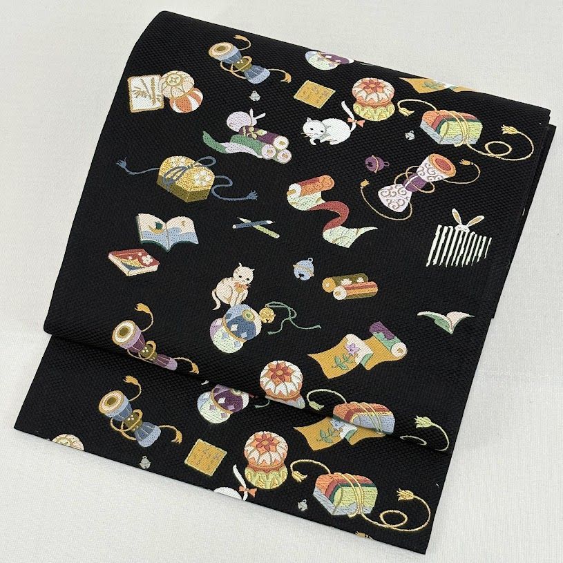ゆりのはな　未使用品　袋帯　西陣　帯匠山下謹製　刺繍　紋織り　市楽　過日楽日　宝尽くし　ねこ　うさぎ　六通柄　仕立て上がり　黒地　正絹　6D006