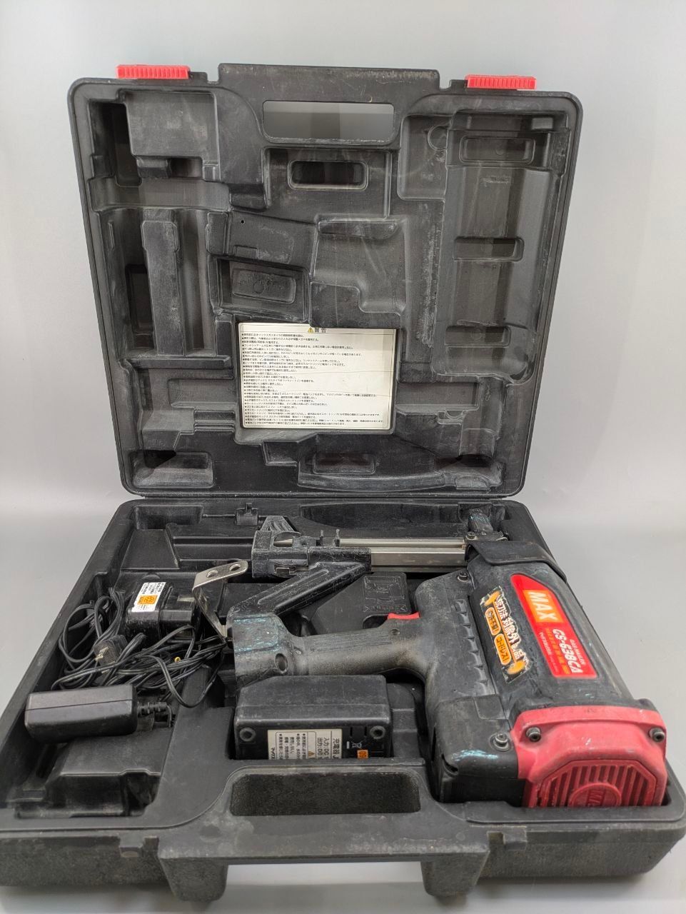 【ジャンク】MAX マックス ガスネイラ GS-638CA 釘打ち機 ピン打機 コンクリート用 本体 充電器 ケース付き 動作不可 電池劣化の可能性 部品取り用 現状渡し メンテナンス前提 プロ用工具