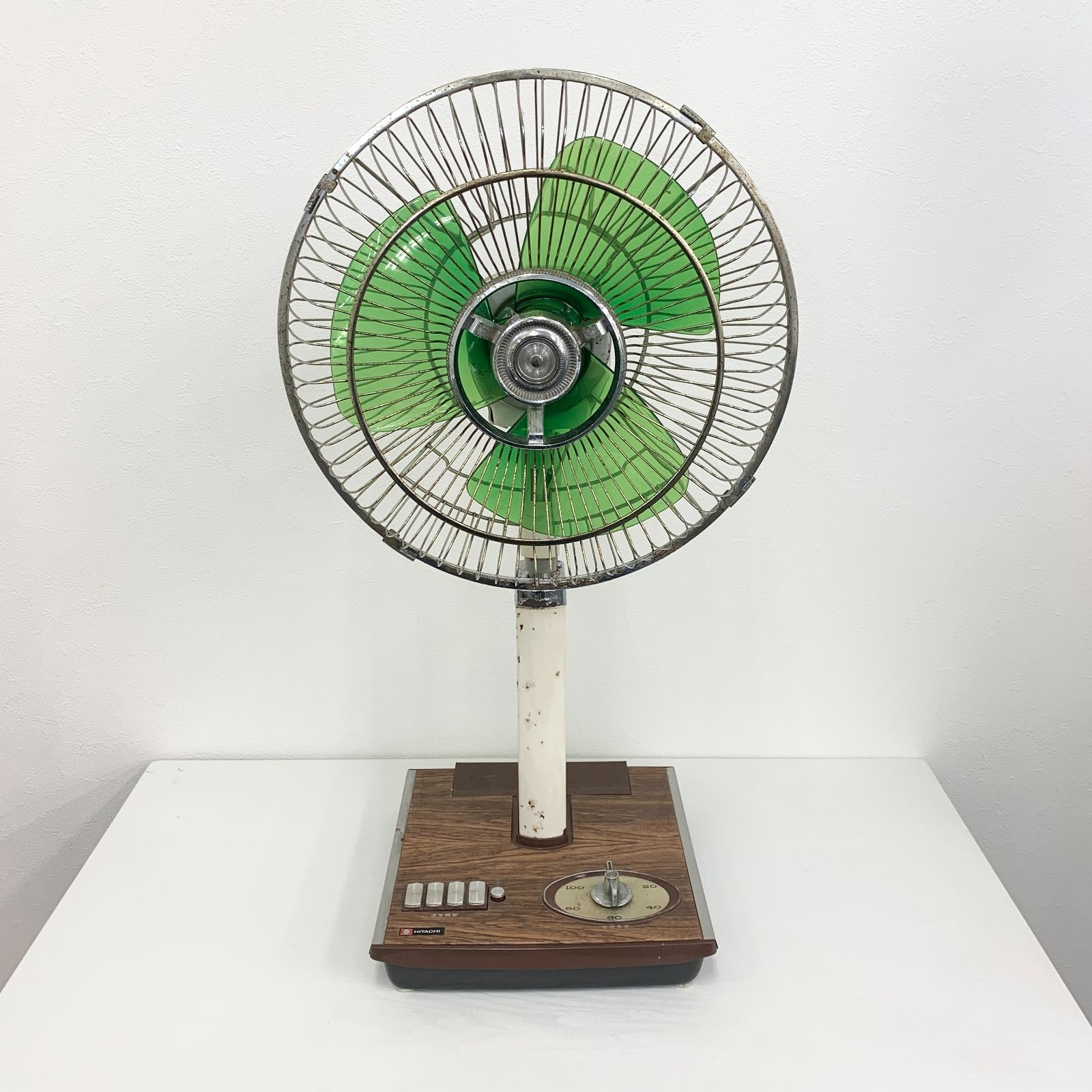 HITACHI 扇風機 昭和 SANYOの扇風機🌀です🥰 昭和レトロなHITACHI(日立)のラジオ📻と 緑の羽根　アンティーク　昭和 扇風機・サーキュレーター