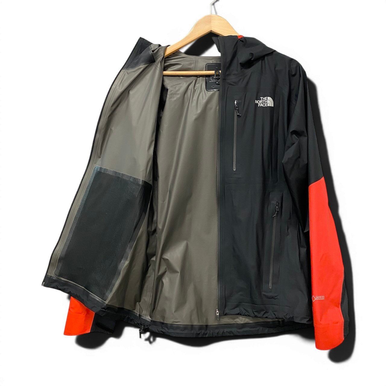 73e15 THE NORTH FACE ザノースフェイス トレイルランニング ジャケット エンデュランスフーディ NP11975 Mサイズ ブラック レッド ナイロン100％ メンズ 男性用t18r 73e15 THE NORTH FACE ザノースフェイス トレイルランニング