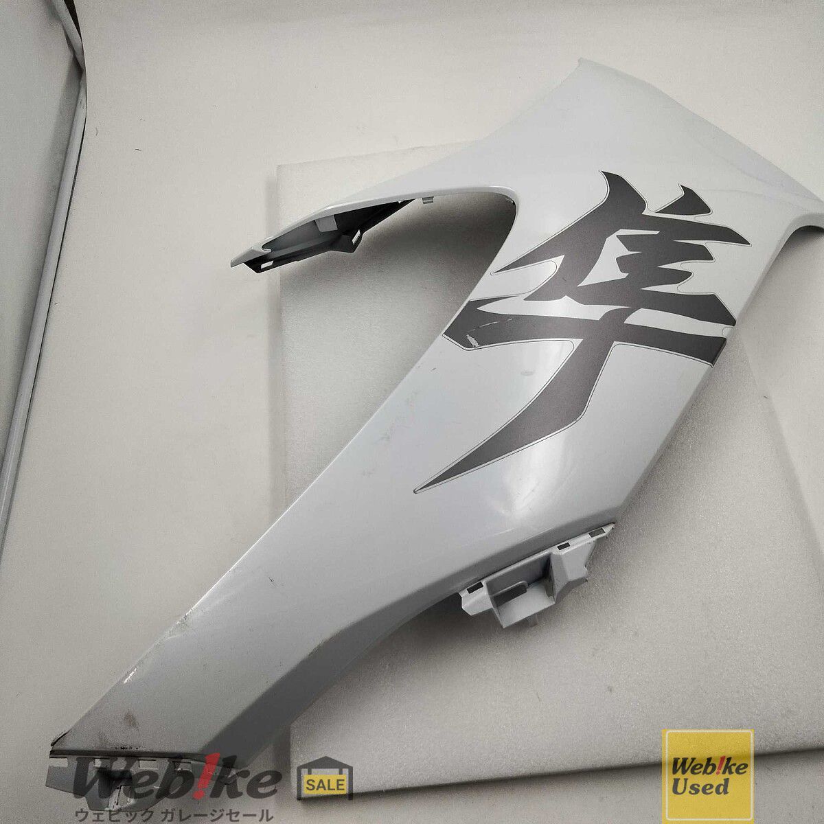 スズキ純正中古パーツ 隼 サイドカウル 右 94470-10L00-YUH RXBI30135