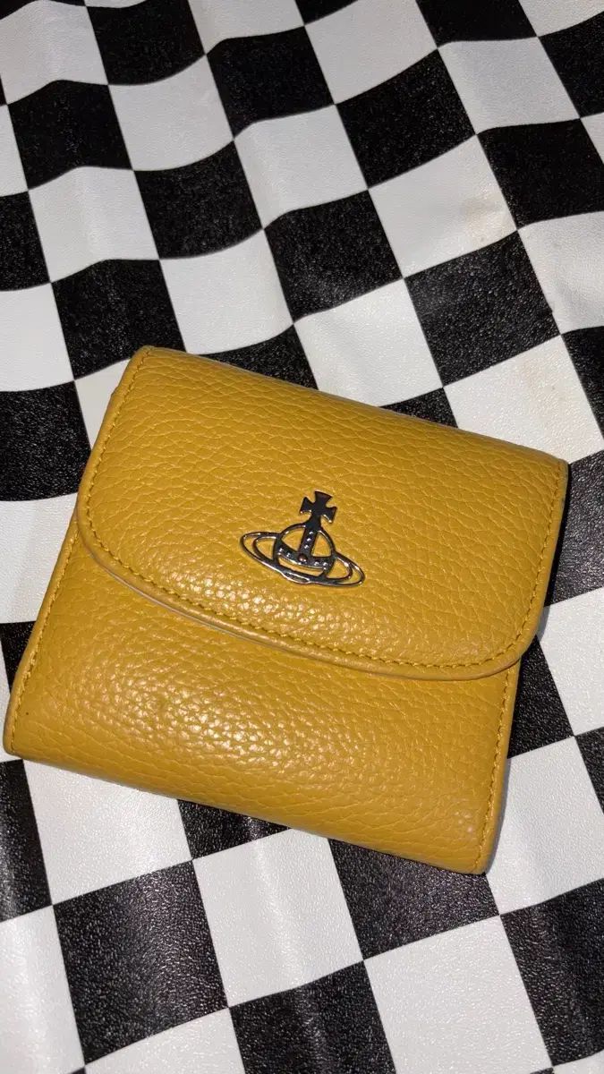 Vivienne Westwood ヴィヴィアン・ウエストウッド 二つ折り財布 黄色