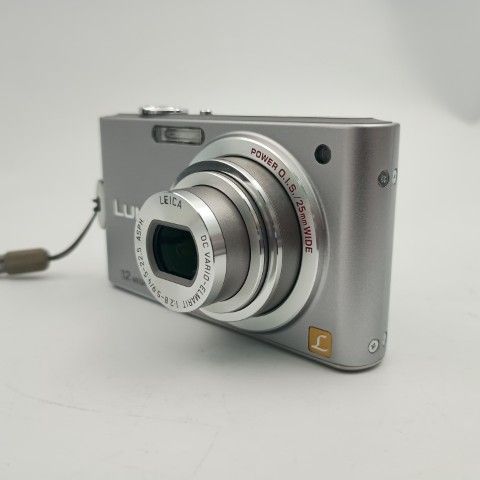 Panasonic LUMIX DMC-FX60 Silver コンパクトデジタルカメラ