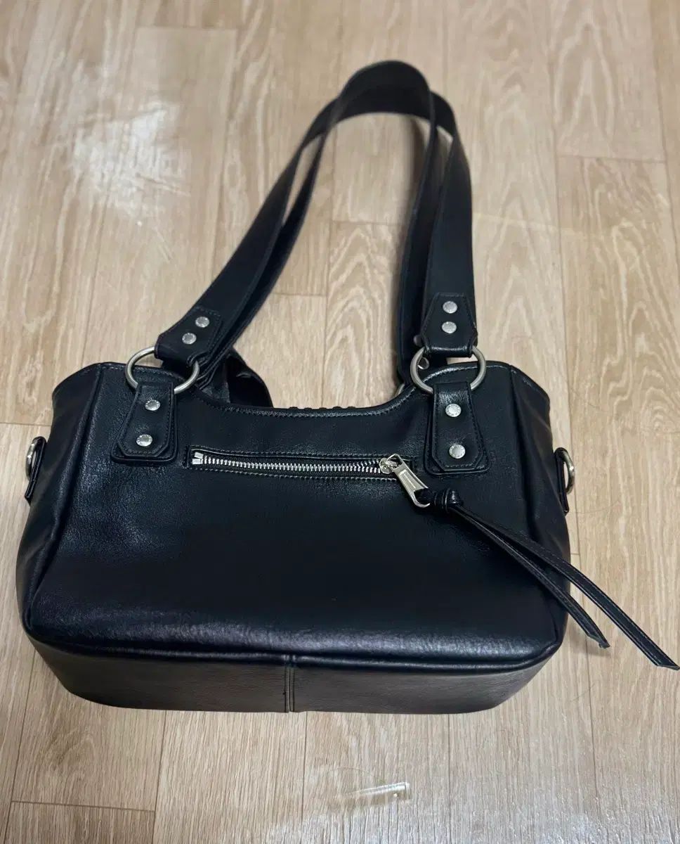 フルセットあり) イウガマカラス バッグ Laced Ribbon Leather フルセットあり) イウガマカラス バッグ Laced Ribbon Leather
