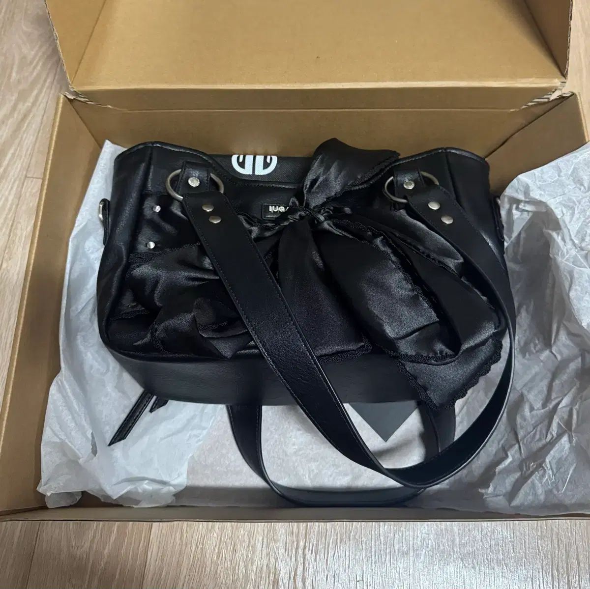 フルセットあり) イウガマカラス バッグ Laced Ribbon Leather フルセットあり) イウガマカラス バッグ Laced Ribbon Leather