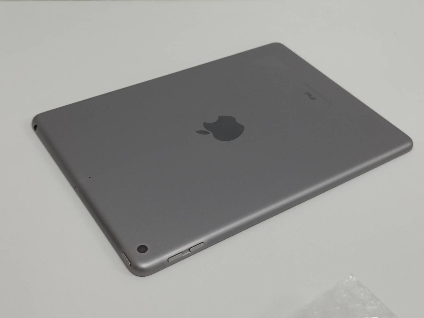 128GB スペースグレイ 第6世代 iPad Wi-Fi Apple 9.7インチ MR7J2J⁄A A1893