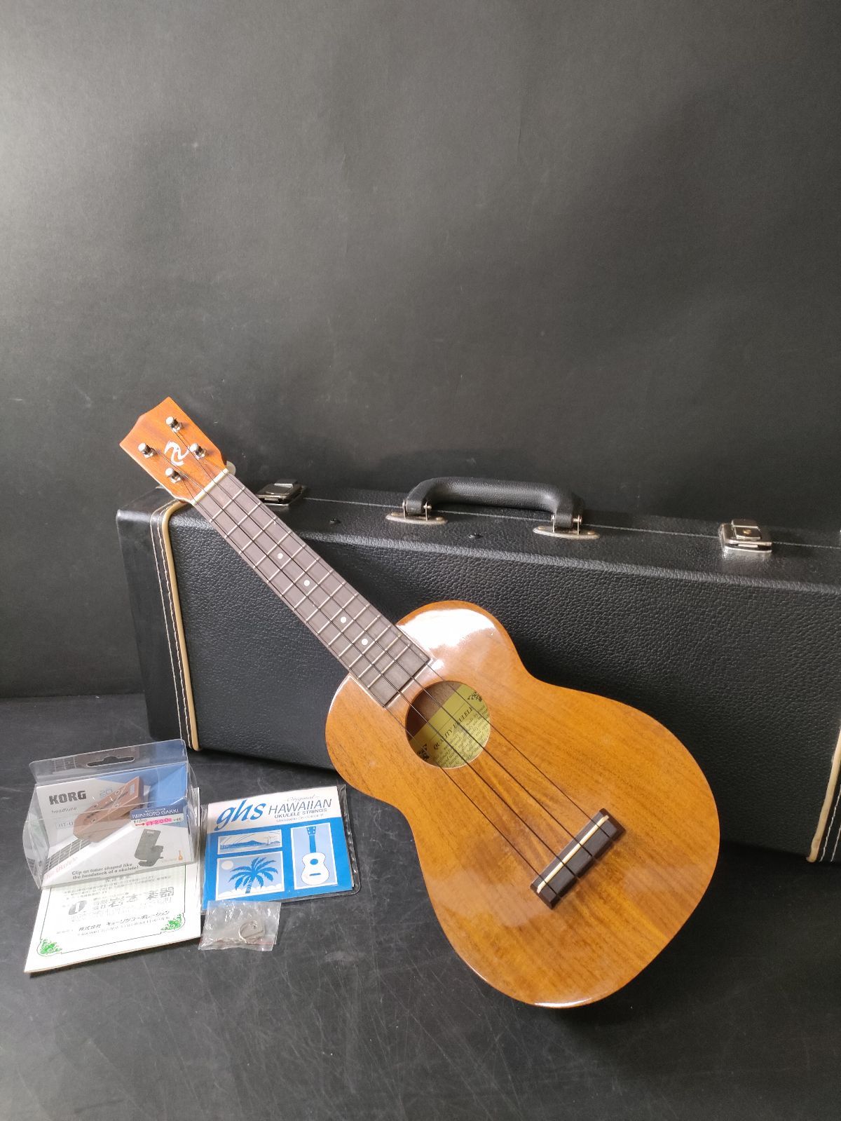 F19-09/ALAMOANA/Soprano Ukulele UK-2500 (Discontinued) Quality Ukulele/Special Hard Case (with Key) /Antiques/Stringed Instruments/Music/Beginners/Hobbies
