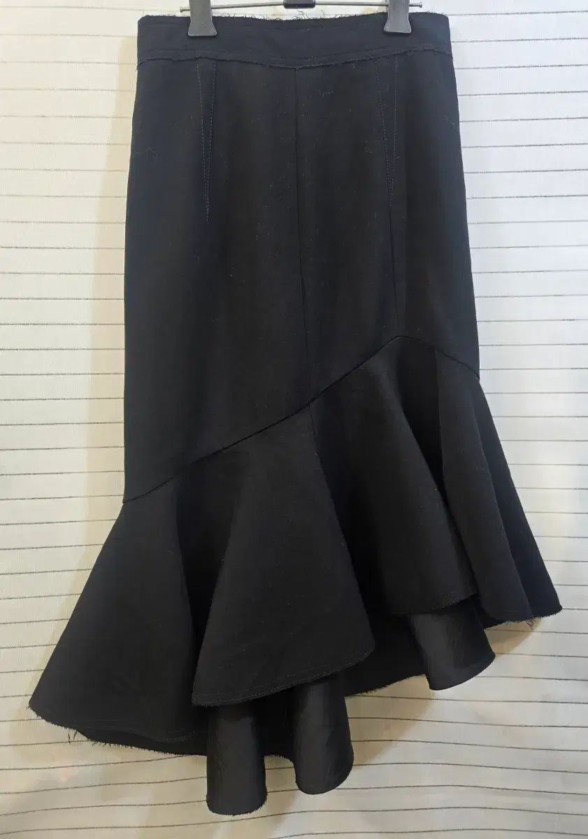 LUCKY CHOUETTE ラッキーシュエトゥ ブラック フレア アシンメトリー ロング スカート