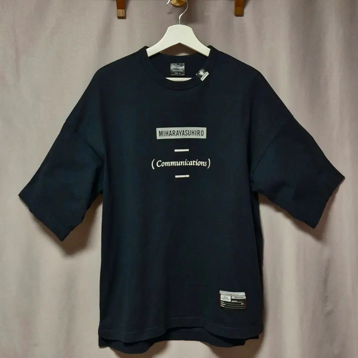Maison MIHARA YASUHIRO メゾンミハラヤスヒロ x GU ジーユー ロゴ Tシャツ