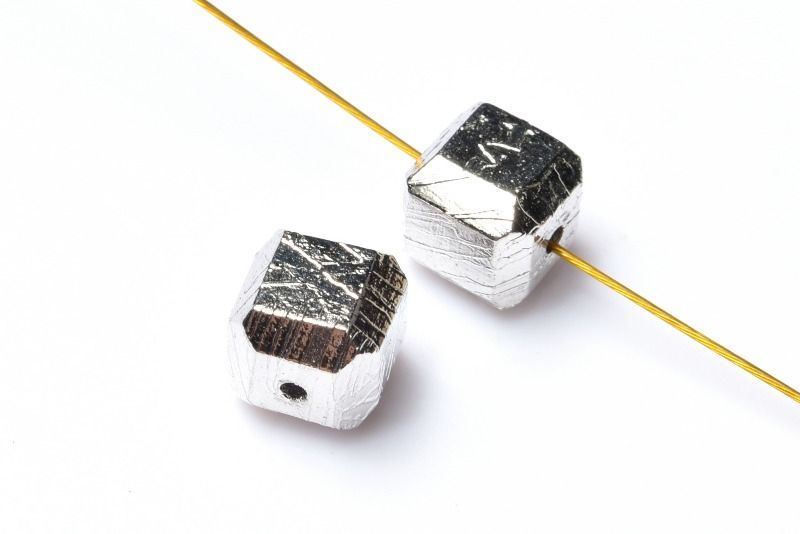 高品質◇粒売り アルタイ隕石(メテオライト) 6x6mm シルバー