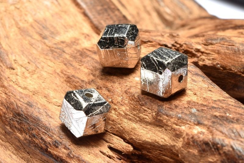 高品質◇粒売り アルタイ隕石(メテオライト) 6x6mm シルバー