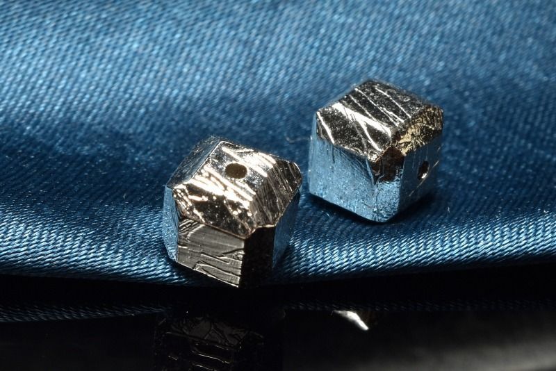 高品質◇粒売り アルタイ隕石(メテオライト) 6x6mm シルバー