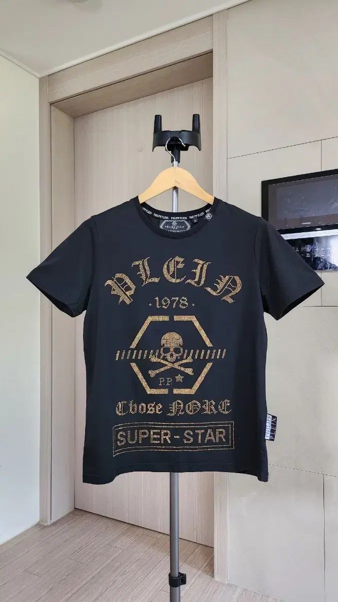 PHILIPP PLEIN(フィリッププレイン) ブラック GOLD スカル 半袖 Tシャツ