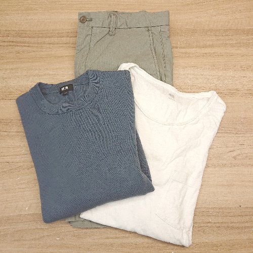 ◇ 《 UNIQLO まとめ売り3点セット サイズ混合 カーキ ダルブルー ホワイト Tシャツ ニット ハーフパンツ メンズ 》 E 【1310300011804】