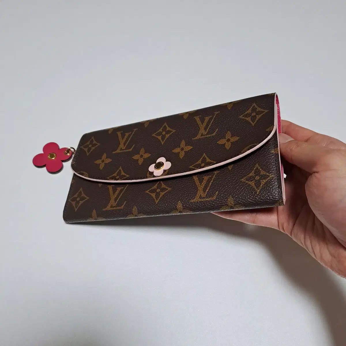 100%/正規品 Louis Vuitton ルイヴィトン エミリー フラワー ピンク 長財布