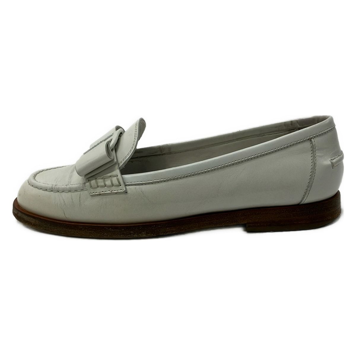 FERRAGAMO/SalvatoreFerragamo(サルバトーレフェラガモ) ローファー 6 レディース - 白 ヴァラ/アウトソール張替済 レザー