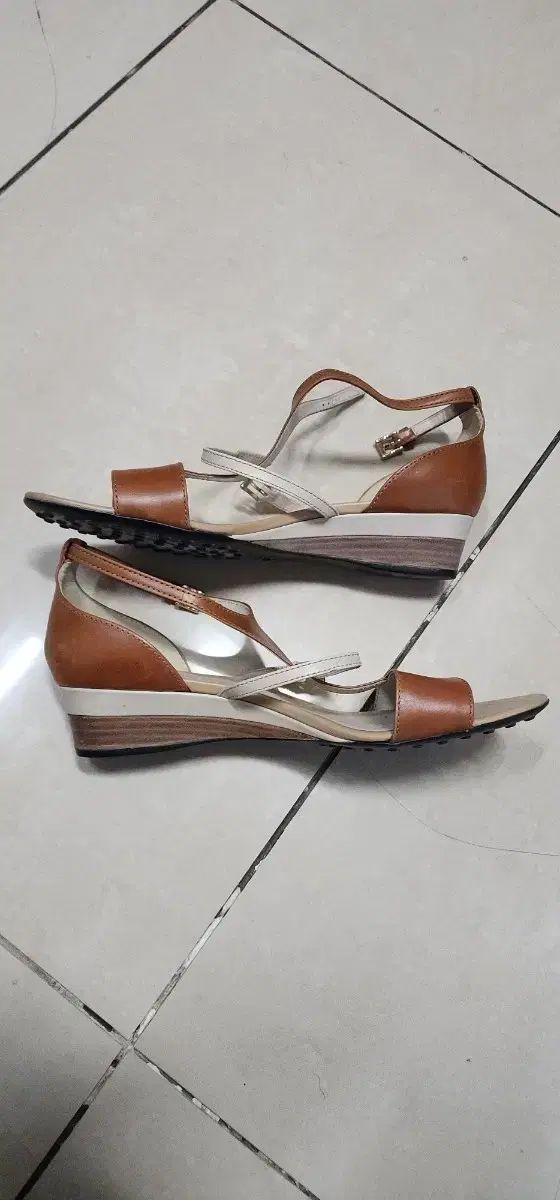 トッズ TOD'S サンダル 250 / miu miu アンクルブーツ 255