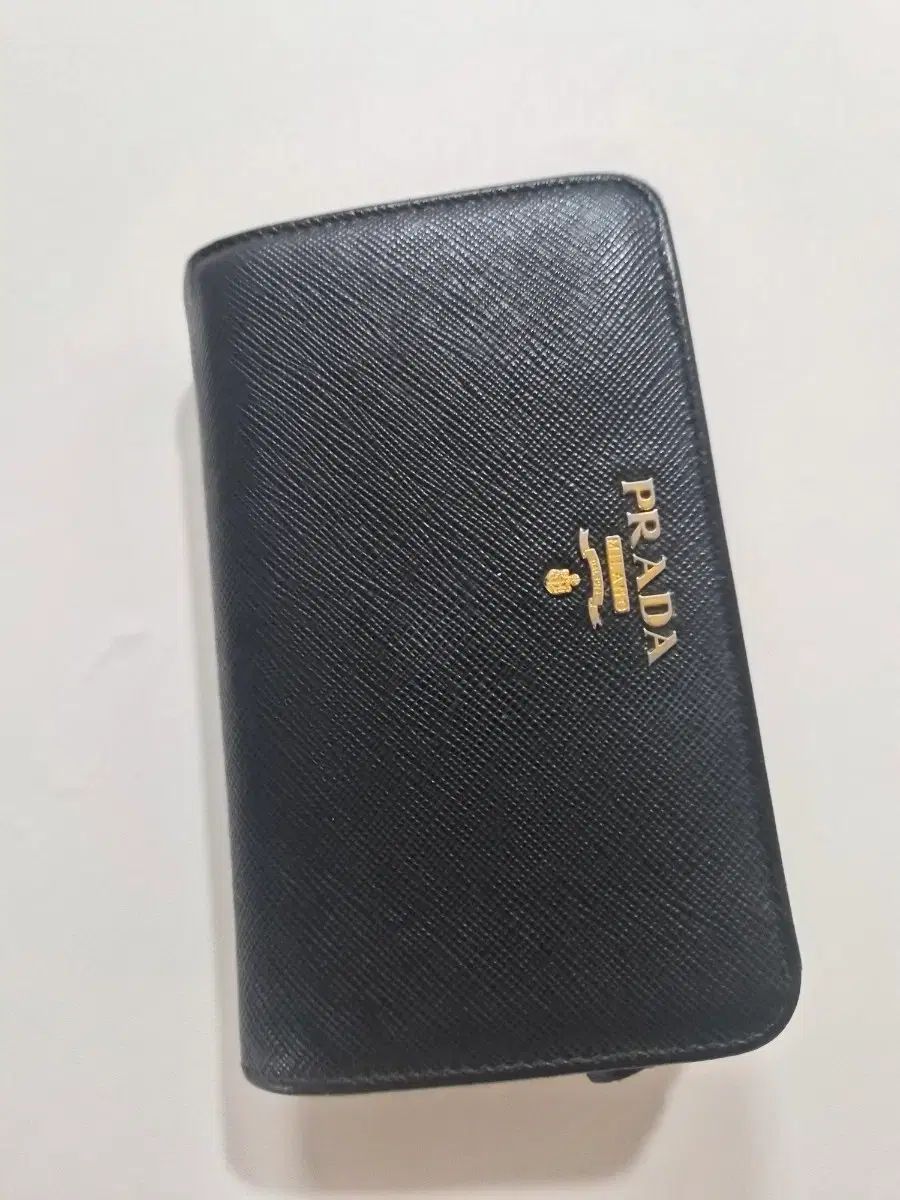 プラダの財布