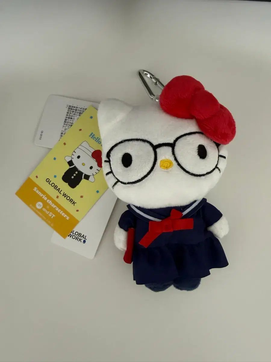 サンリオ グローバルウォーク x ハローキティ ぬいぐるみ メガネ キーホルダー キーティー