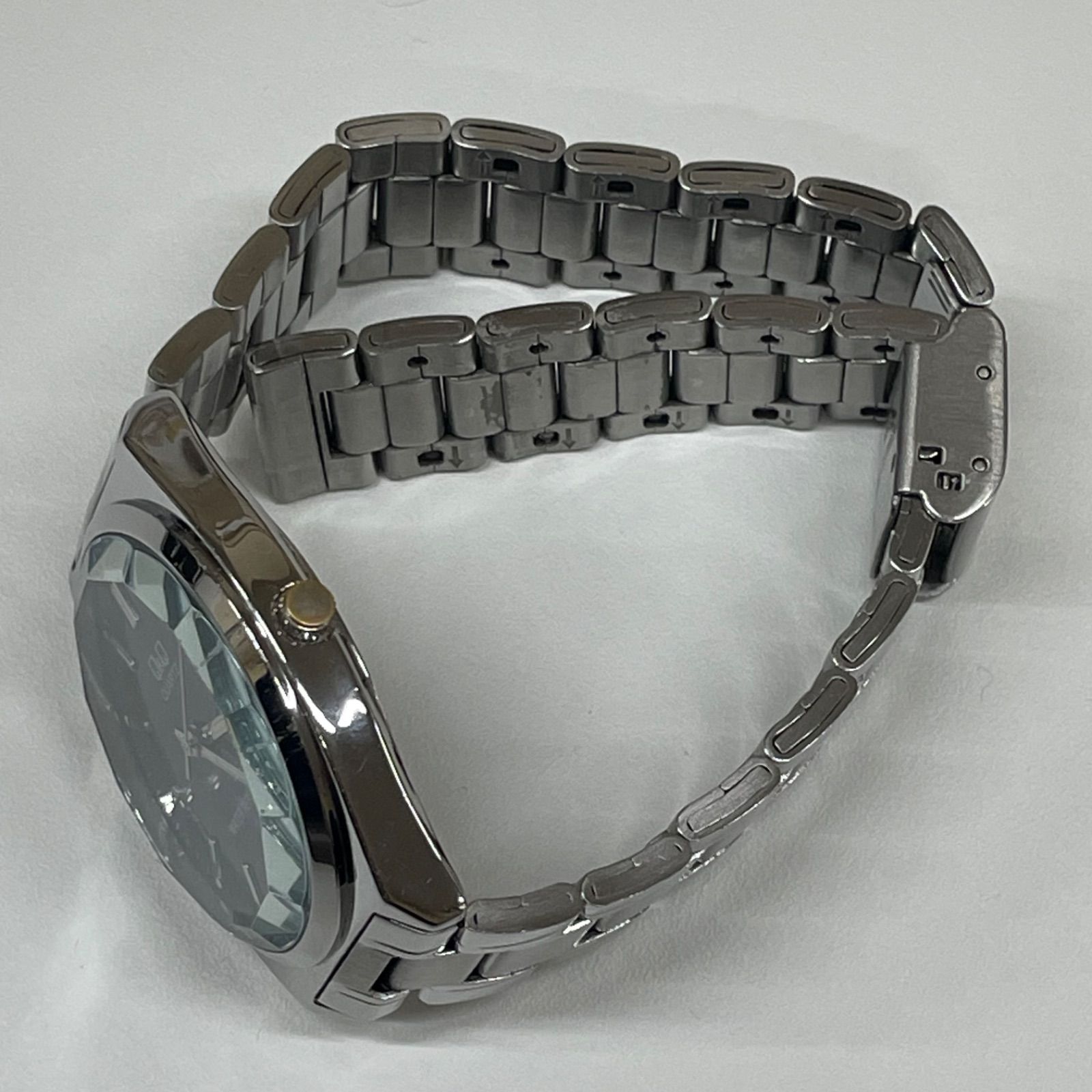 b) 【稼働品】CITIZEN シチズンQ&Q腕時計QB78-212 2035 シルバー 